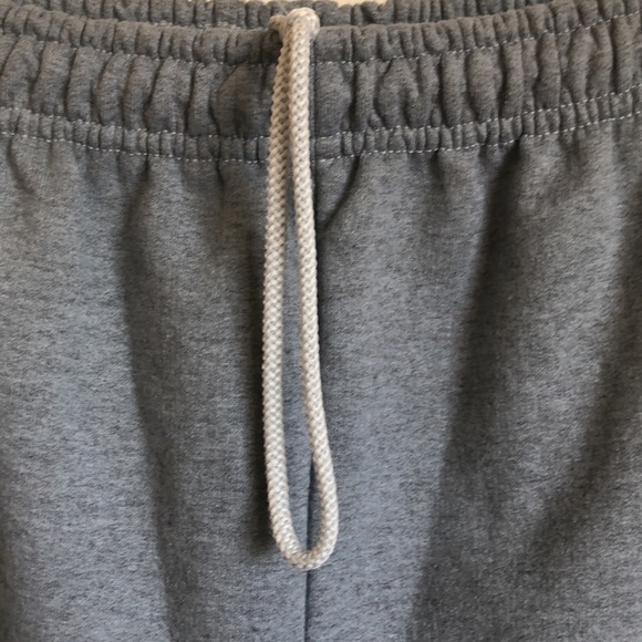 NWOT GILDAN HEAVY BLEND GRAY SWEATPANTS SIZE M - Picture 3 of 5